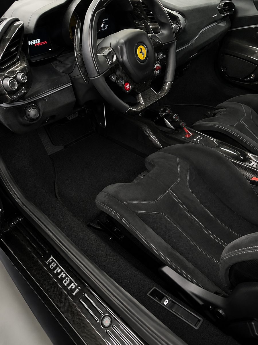 Ferrari 488 Pista Innenraum Aufbereitung
